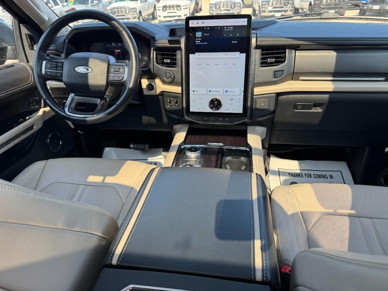 Ford Expedition Max Vehicle Full-screen Gallery Image 12