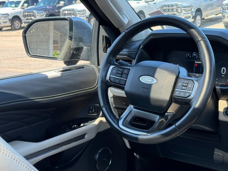 Ford Expedition Max Vehicle Full-screen Gallery Image 13