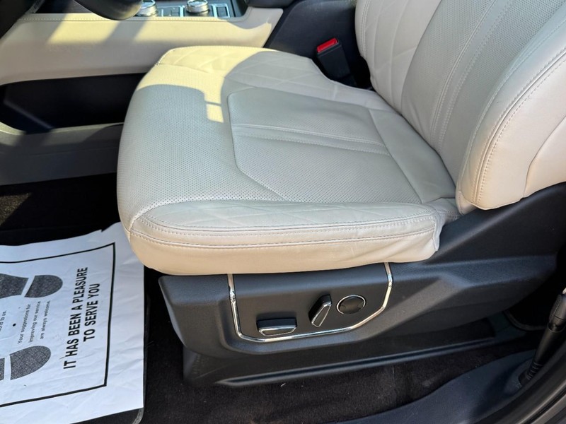 Ford Expedition Max Vehicle Full-screen Gallery Image 25