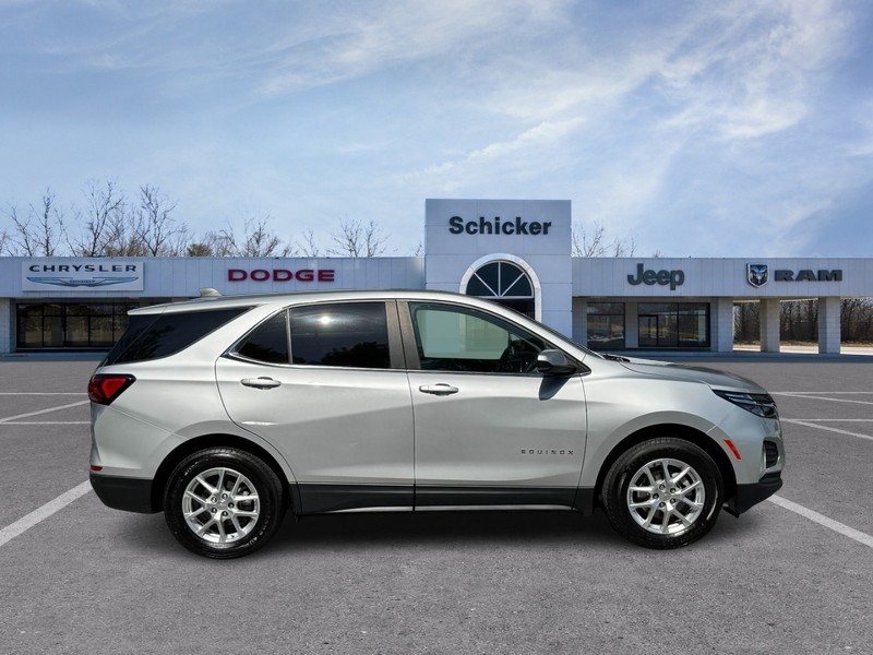 Chevrolet Equinox Vehicle Full-screen Gallery Image 02