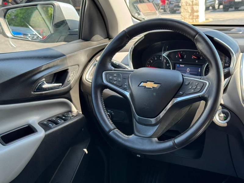 Chevrolet Equinox Vehicle Full-screen Gallery Image 12