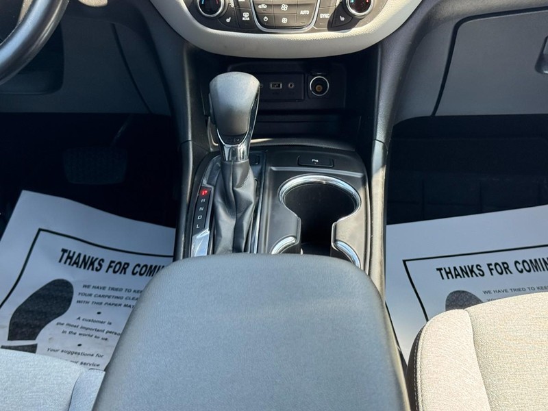 Chevrolet Equinox Vehicle Full-screen Gallery Image 14