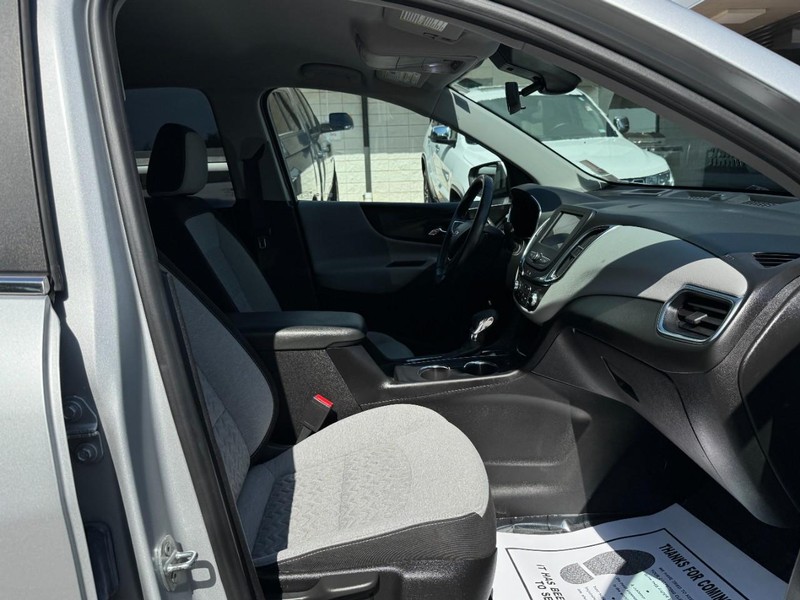 Chevrolet Equinox Vehicle Full-screen Gallery Image 15