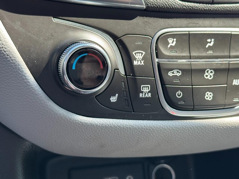 Chevrolet Equinox Vehicle Full-screen Gallery Image 19