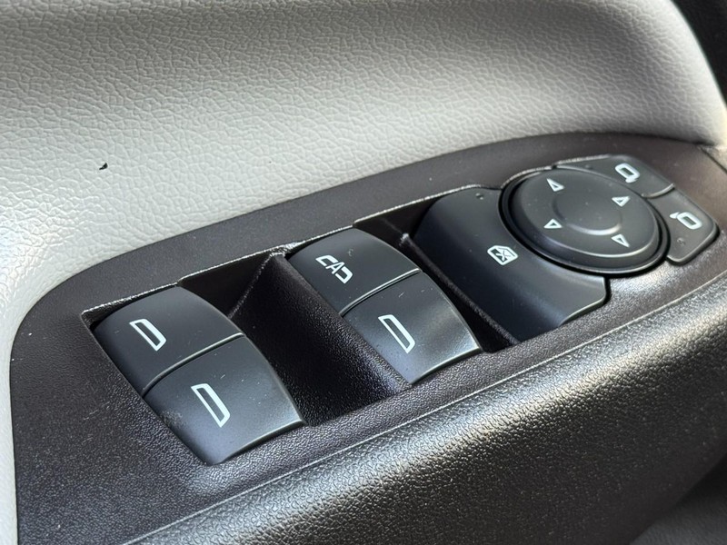 Chevrolet Equinox Vehicle Full-screen Gallery Image 21
