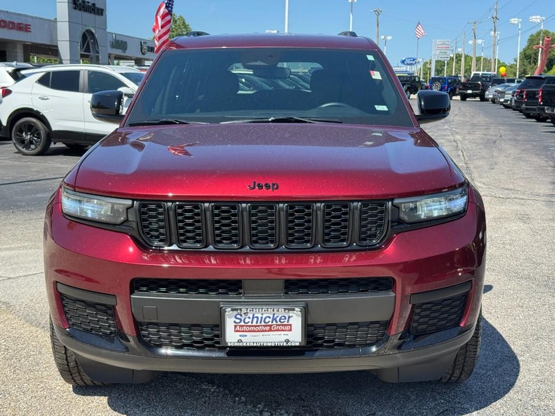 Jeep Grand Cherokee L Vehicle Full-screen Gallery Image 09