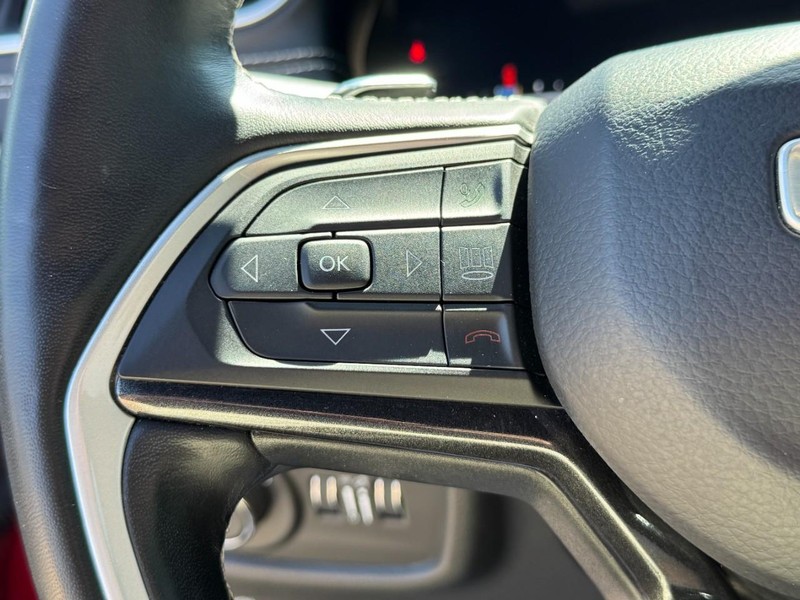Jeep Grand Cherokee L Vehicle Full-screen Gallery Image 15