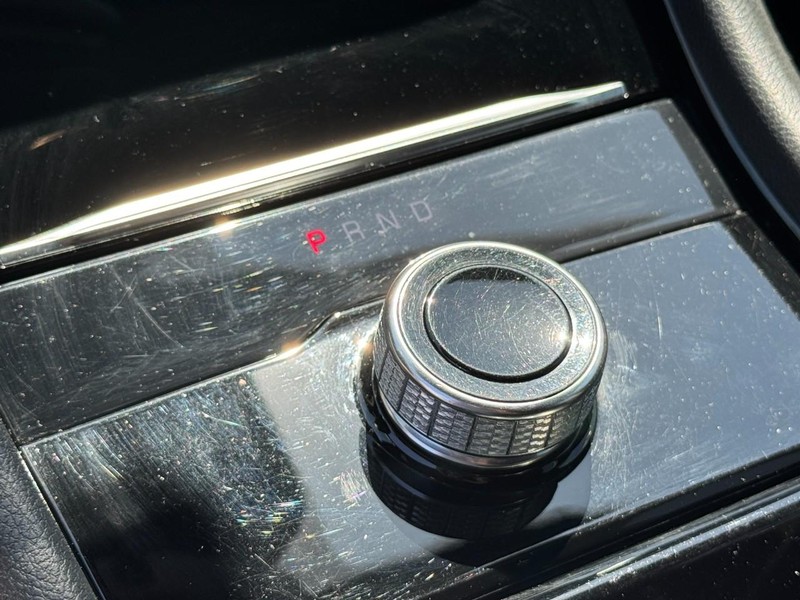Jeep Grand Cherokee L Vehicle Full-screen Gallery Image 18