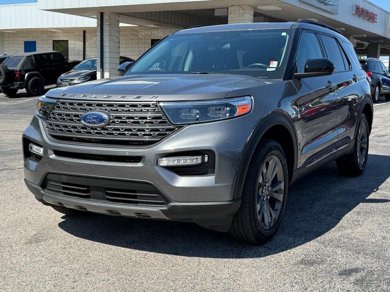 Ford Explorer Vehicle Full-screen Gallery Image 08