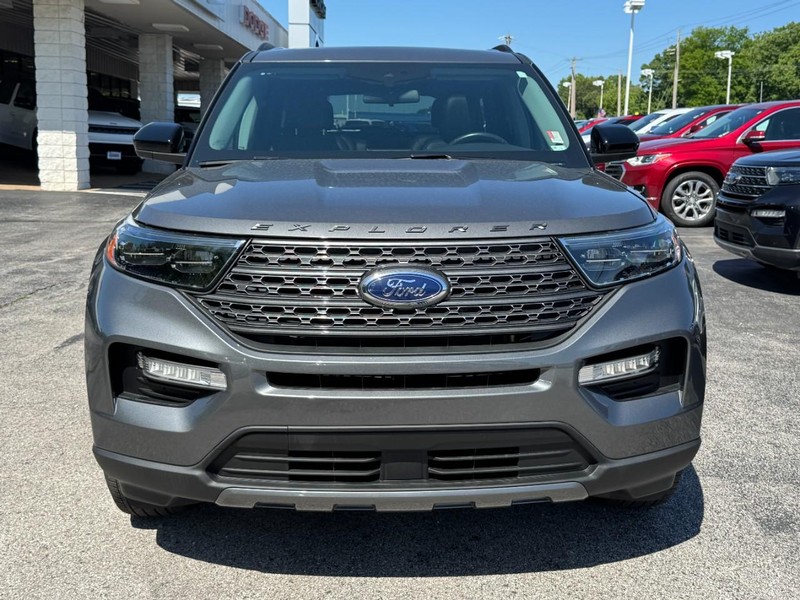 Ford Explorer Vehicle Full-screen Gallery Image 09