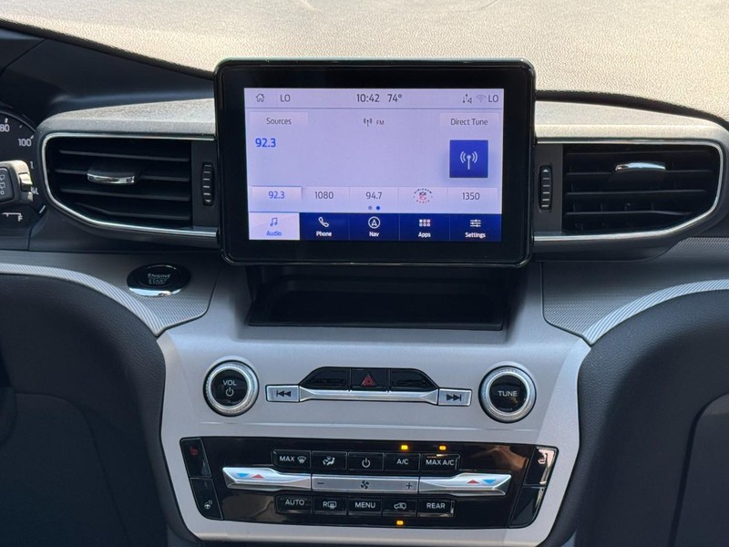 Ford Explorer Vehicle Full-screen Gallery Image 15