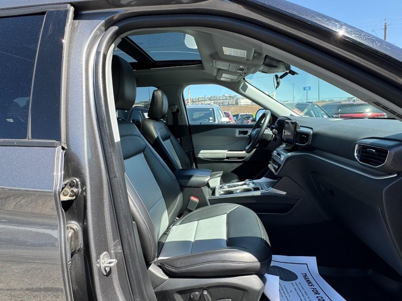 Ford Explorer Vehicle Full-screen Gallery Image 17