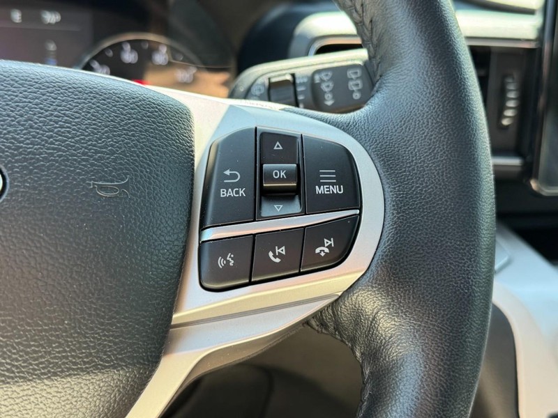 Ford Explorer Vehicle Full-screen Gallery Image 19