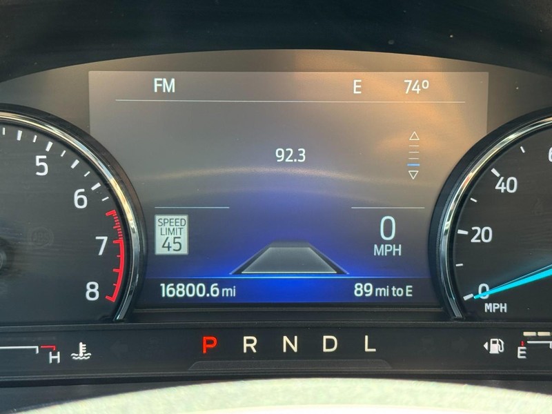 Ford Explorer Vehicle Full-screen Gallery Image 20