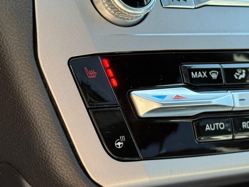 Ford Explorer Vehicle Full-screen Gallery Image 22
