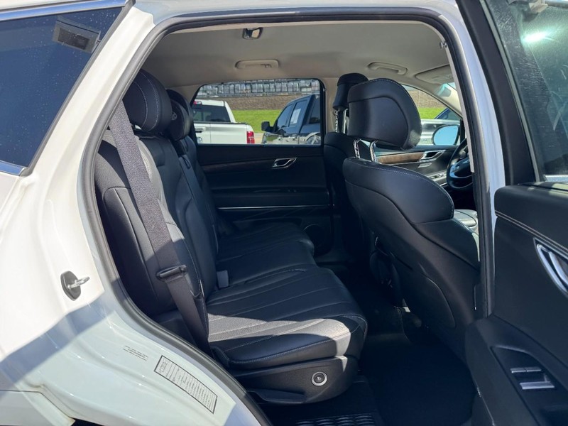 Genesis GV80 Vehicle Full-screen Gallery Image 10