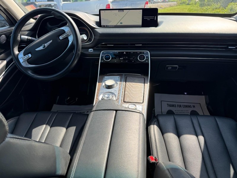 Genesis GV80 Vehicle Full-screen Gallery Image 11