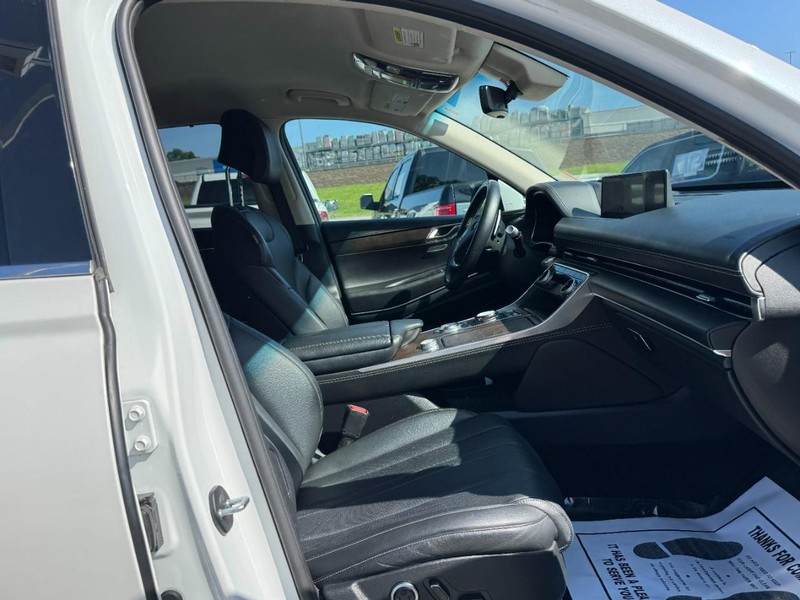Genesis GV80 Vehicle Full-screen Gallery Image 15