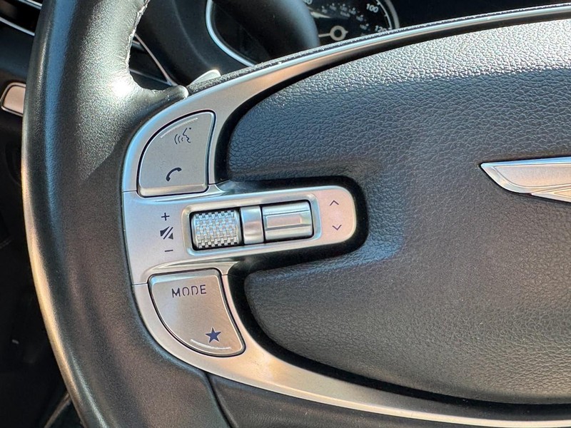 Genesis GV80 Vehicle Full-screen Gallery Image 17
