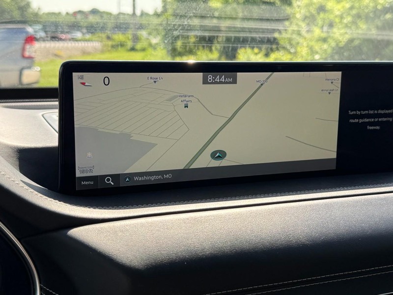 Genesis GV80 Vehicle Full-screen Gallery Image 22