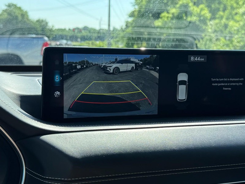 Genesis GV80 Vehicle Full-screen Gallery Image 23