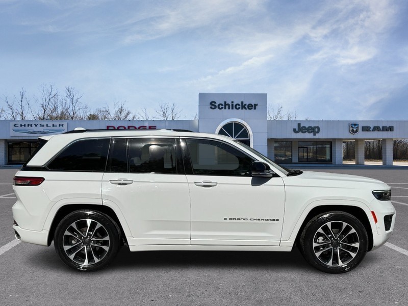 Jeep Grand Cherokee Vehicle Full-screen Gallery Image 02
