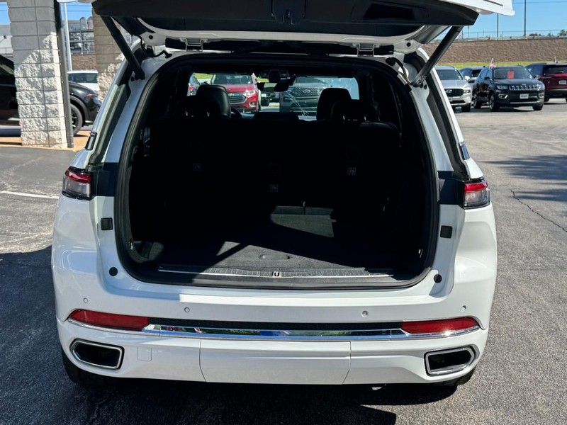 Jeep Grand Cherokee Vehicle Full-screen Gallery Image 05