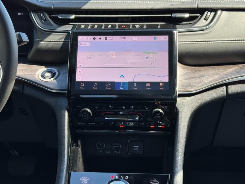 Jeep Grand Cherokee Vehicle Full-screen Gallery Image 14