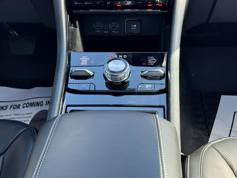 Jeep Grand Cherokee Vehicle Full-screen Gallery Image 15