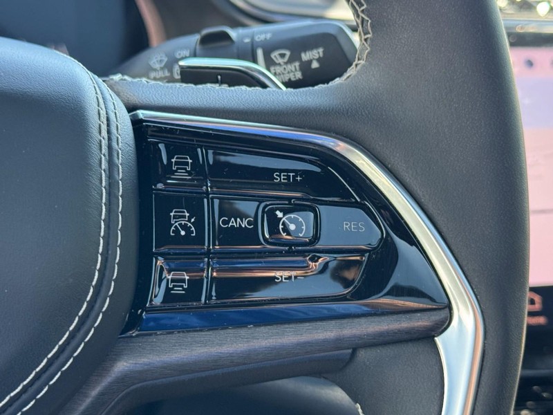 Jeep Grand Cherokee Vehicle Full-screen Gallery Image 20