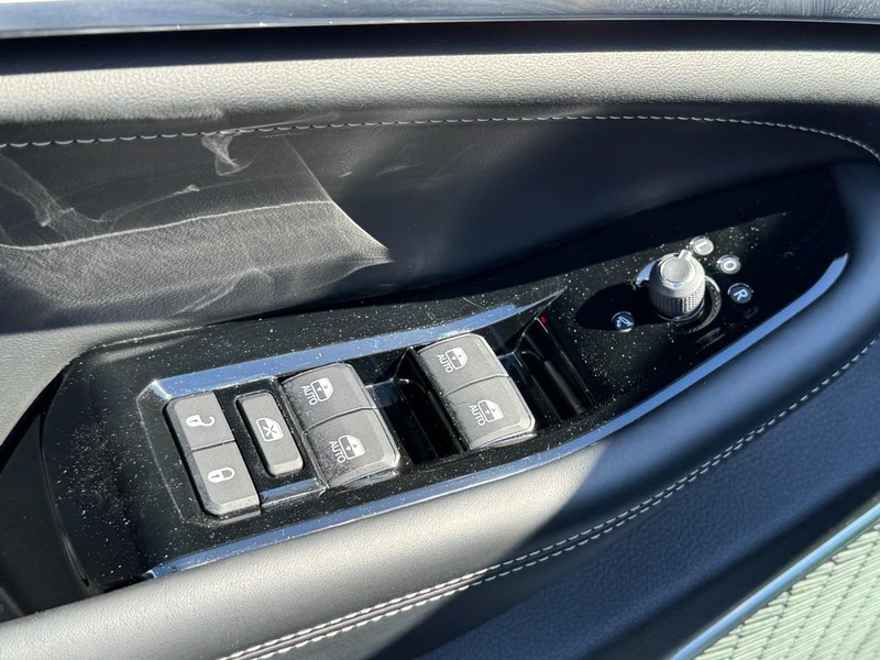 Jeep Grand Cherokee Vehicle Full-screen Gallery Image 26