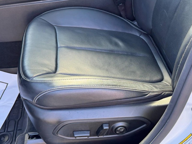 Jeep Grand Cherokee Vehicle Full-screen Gallery Image 27
