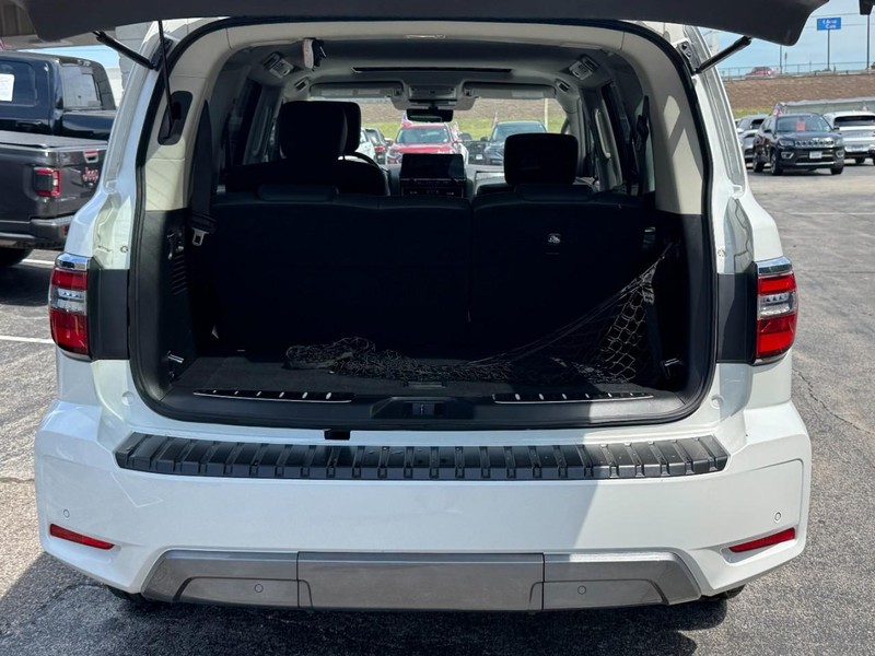 Nissan Armada Vehicle Full-screen Gallery Image 05