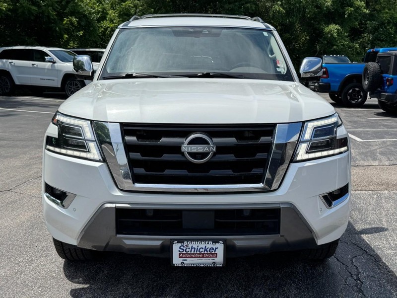 Nissan Armada Vehicle Full-screen Gallery Image 09