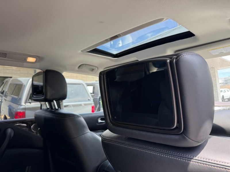 Nissan Armada Vehicle Full-screen Gallery Image 11