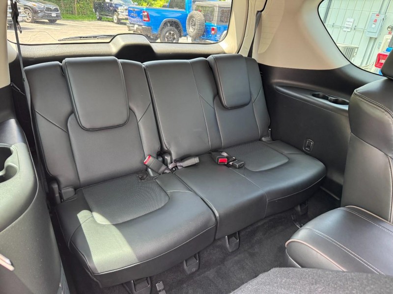 Nissan Armada Vehicle Full-screen Gallery Image 12