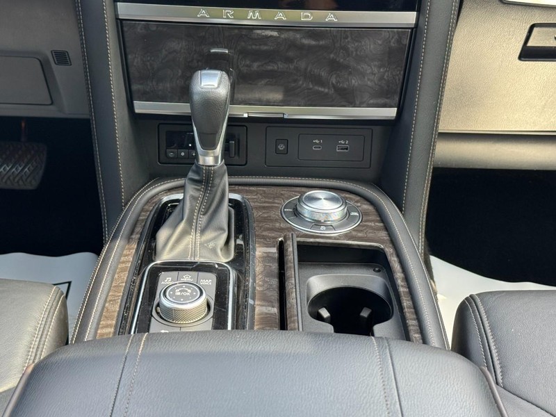 Nissan Armada Vehicle Full-screen Gallery Image 16