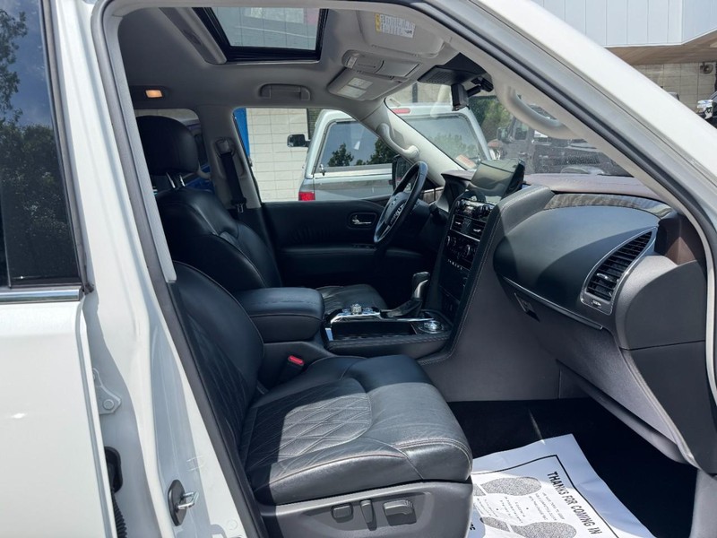 Nissan Armada Vehicle Full-screen Gallery Image 17