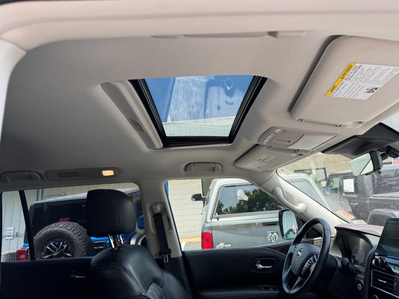 Nissan Armada Vehicle Full-screen Gallery Image 18