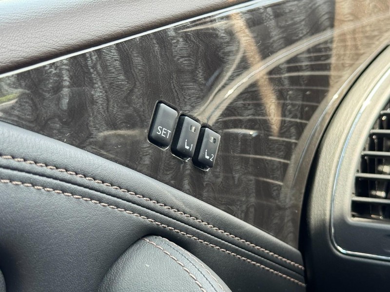 Nissan Armada Vehicle Full-screen Gallery Image 19