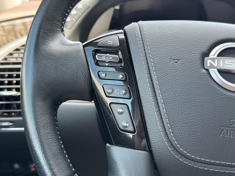 Nissan Armada Vehicle Full-screen Gallery Image 20