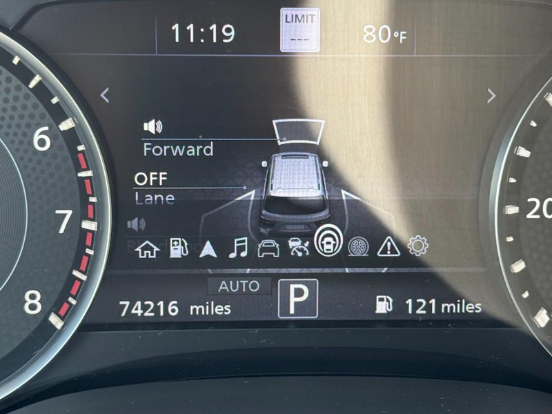 Nissan Armada Vehicle Full-screen Gallery Image 22