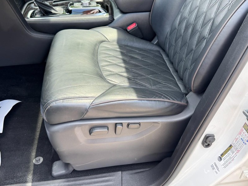 Nissan Armada Vehicle Full-screen Gallery Image 28