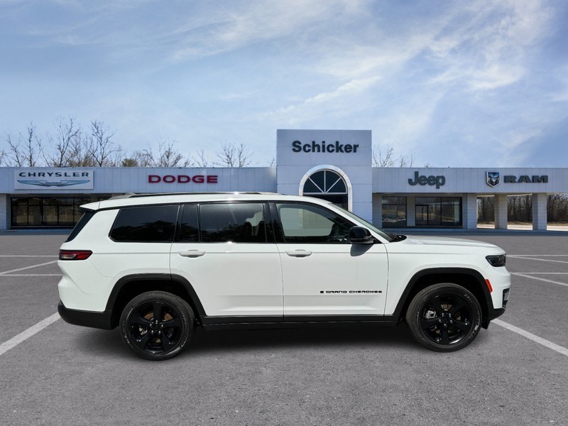Jeep Grand Cherokee L Vehicle Full-screen Gallery Image 02