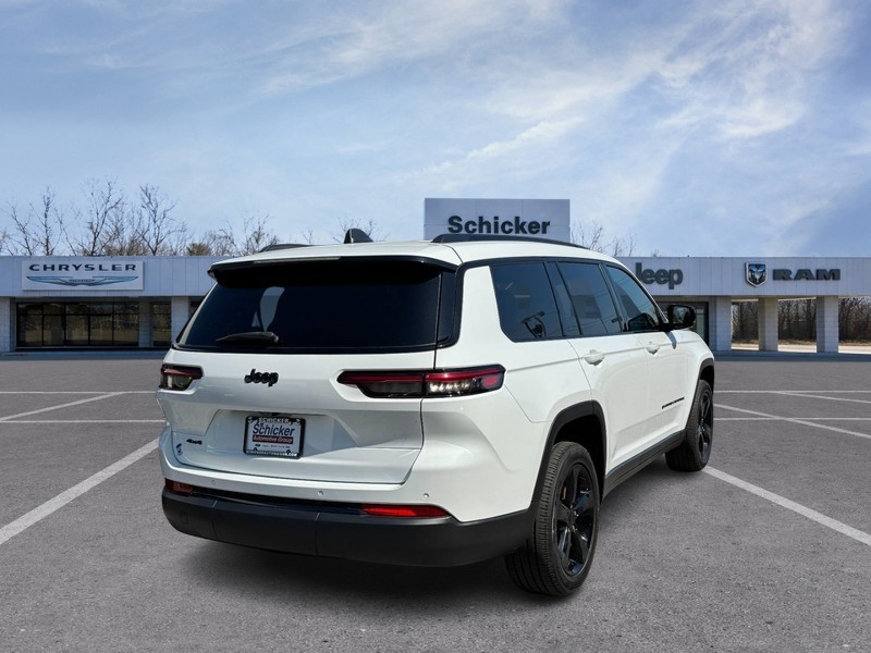 Jeep Grand Cherokee L Vehicle Full-screen Gallery Image 03