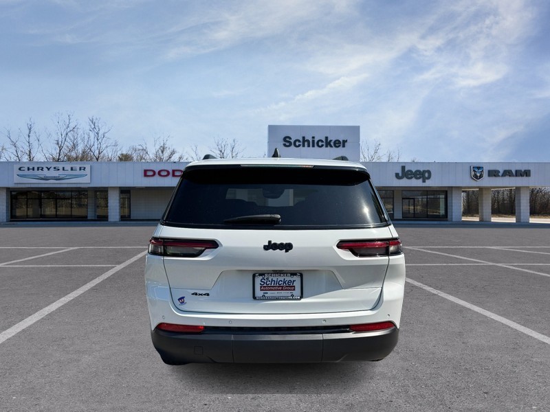 Jeep Grand Cherokee L Vehicle Full-screen Gallery Image 04