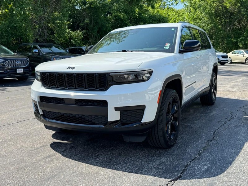 Jeep Grand Cherokee L Vehicle Full-screen Gallery Image 08