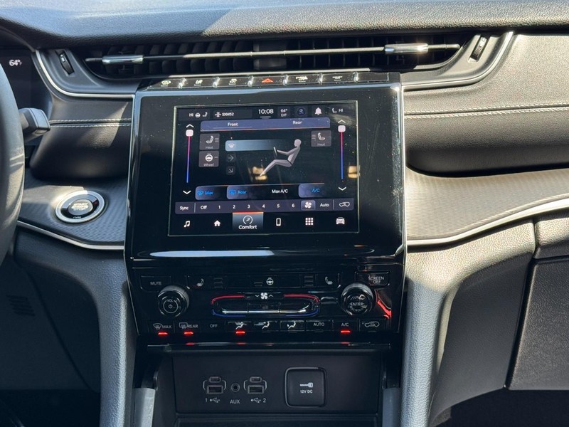 Jeep Grand Cherokee L Vehicle Full-screen Gallery Image 14