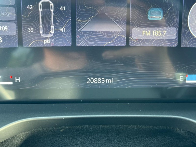 Jeep Grand Cherokee L Vehicle Full-screen Gallery Image 18