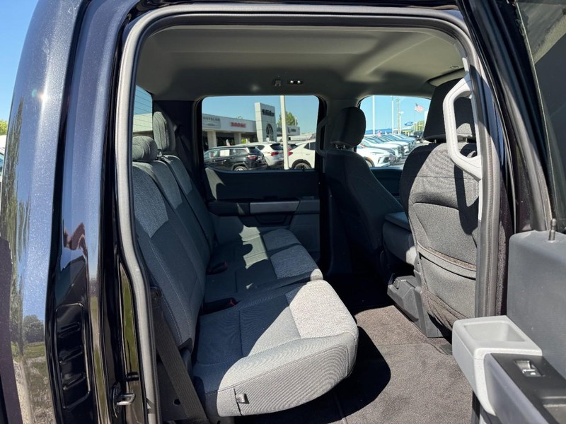 Ford F-150 Vehicle Full-screen Gallery Image 10